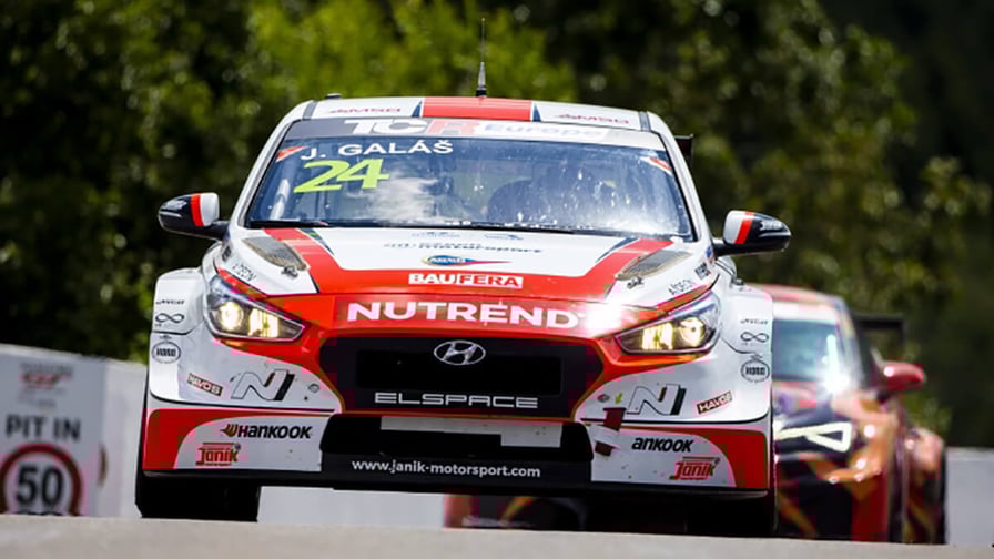 Maťo Homola vybojoval pro Janík Motorsport stříbro ve  Spa-Francorchamps