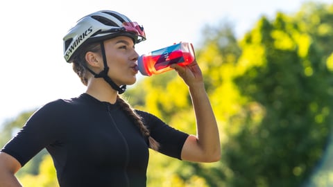 Hydratace při sportu: jak pít pro lepší výkon