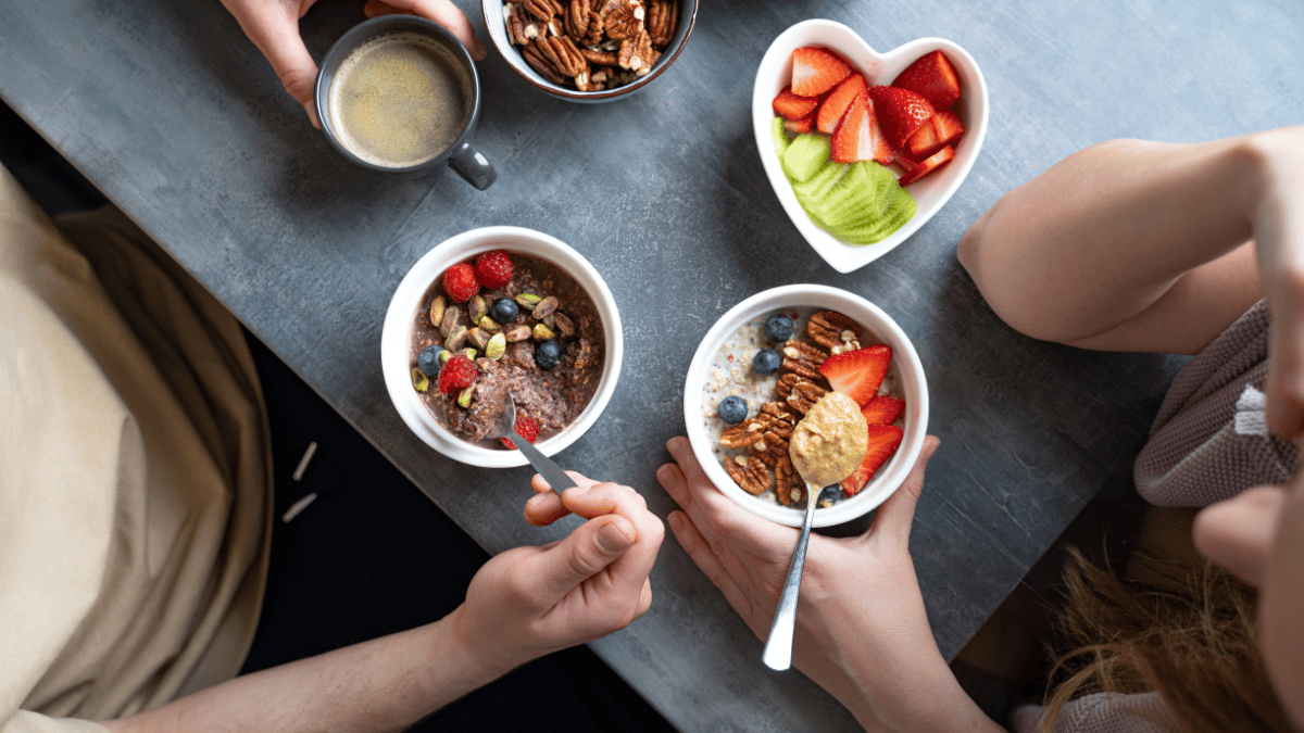 Jak przygotować śniadanie, by dłużej czuć się sytym?